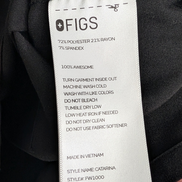 Figs Black V-Neck Short Sleeve Scrub Top with Chest Pocket - Picture 4 of 5